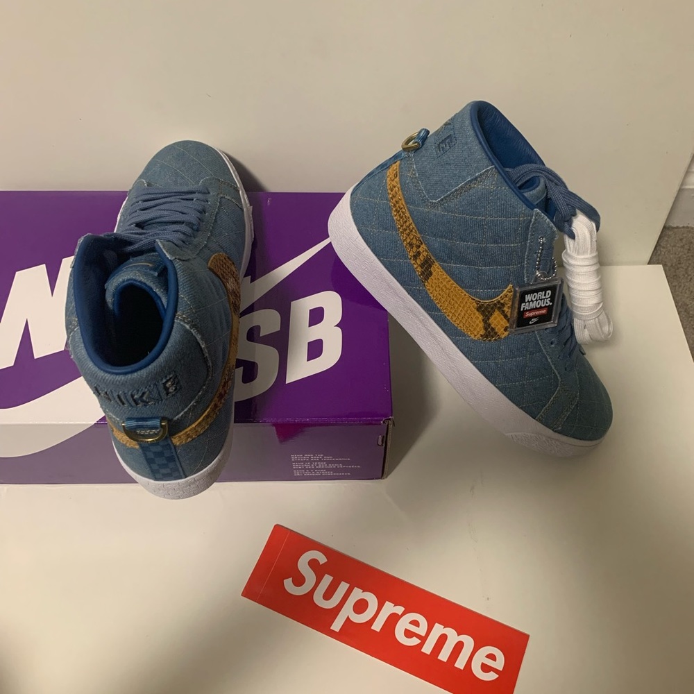 * SUPREME x NIKE * DEAD STOCK *